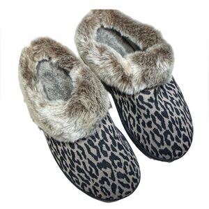 Isotoner Animal knit  Slippers. Excellent Condition. Size 7.5/8 Faux Fur Trim